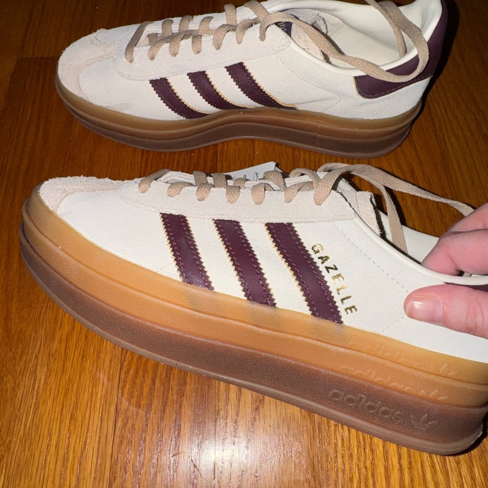 BRAND NEW adidas Gazelle Sneakers in Cream and Burgundy - Picture 3 of 4